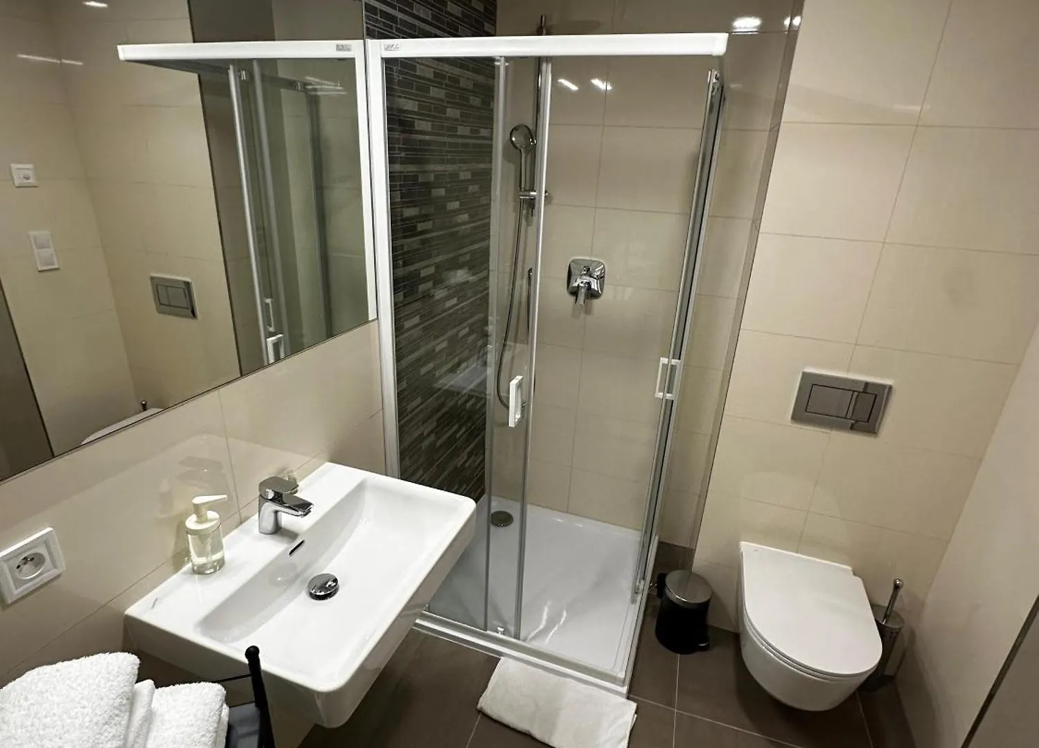 Rasinovo Nabrezi - Riverside Residence Praga Hotel apartamentowy